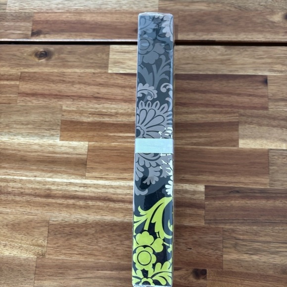 Vera Bradley Note Card folio. Floral. New in package. Sealed - Picture 9 of 12